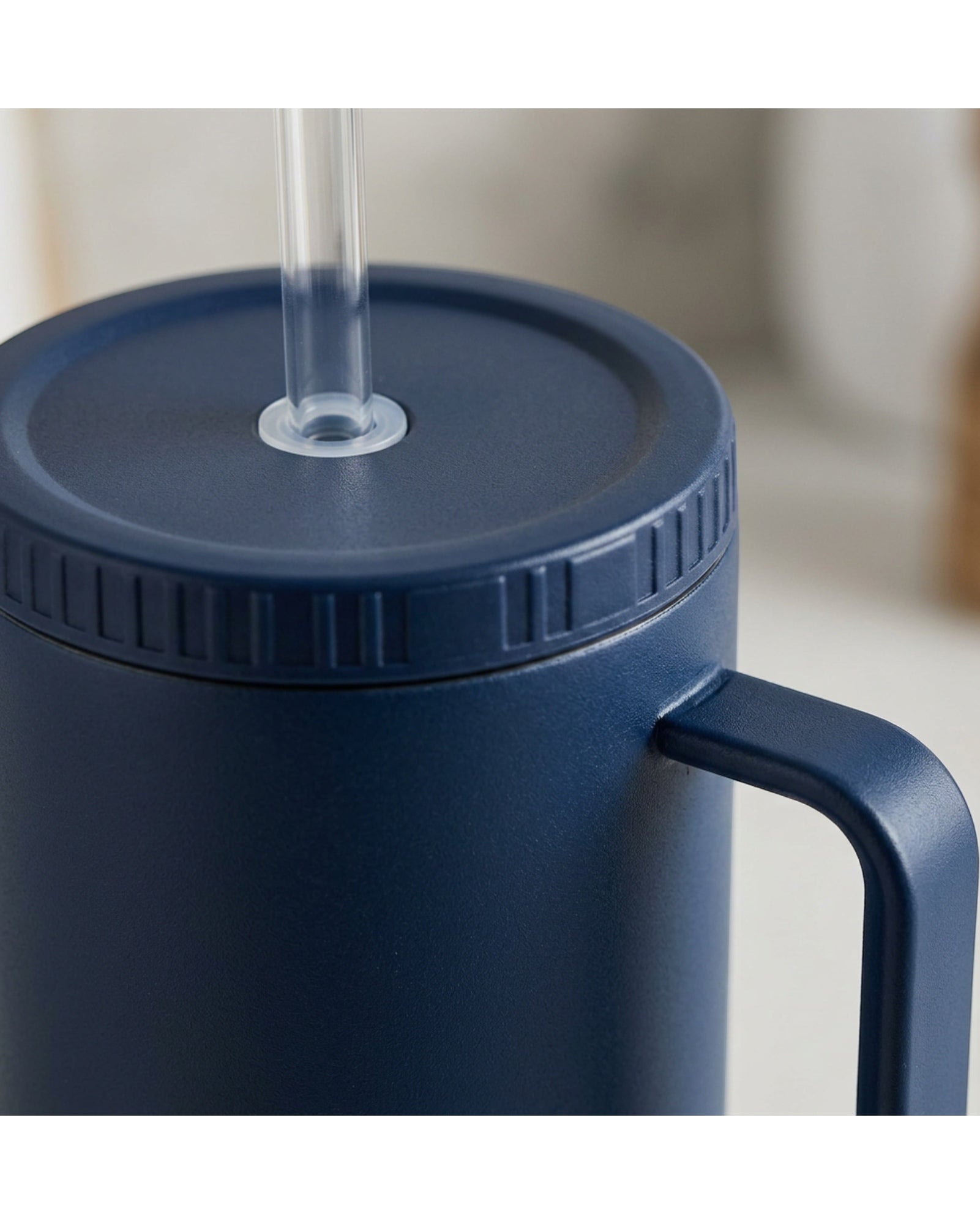 Etchstud Insulated Handle Tumbler with Straw 950 ml Navy - Detail view